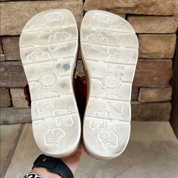 Born size 9 raspberry platform wedge leather sandals with floral design - Picture 12 of 13